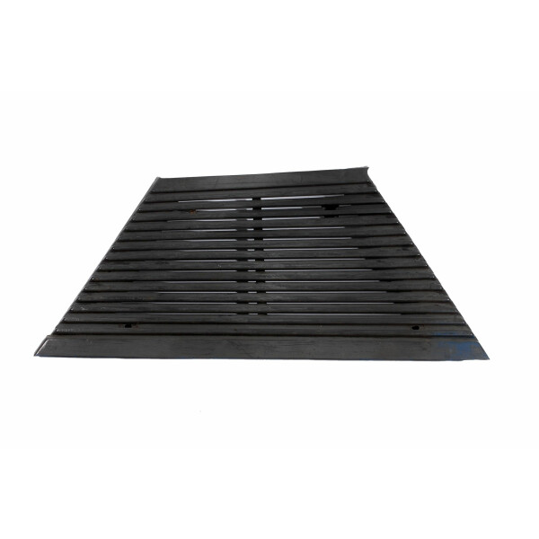 REAR QUARTER GRILLE RH USED